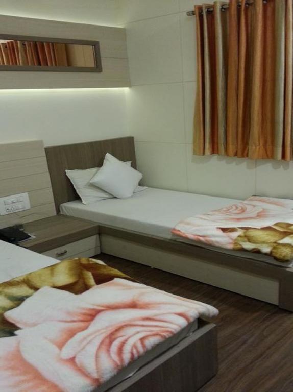 Hotel Oasis Bombay Værelse billede