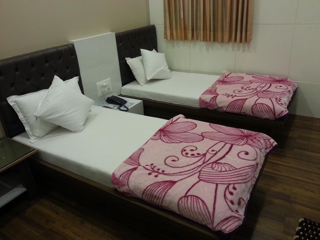 Hotel Oasis Bombay Værelse billede