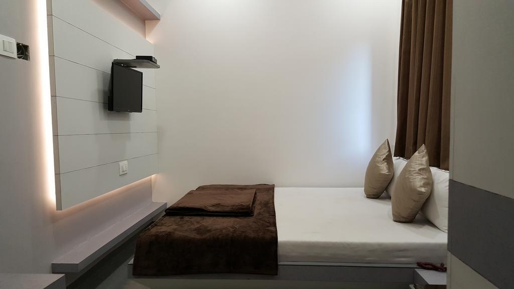 Hotel Oasis Bombay Værelse billede