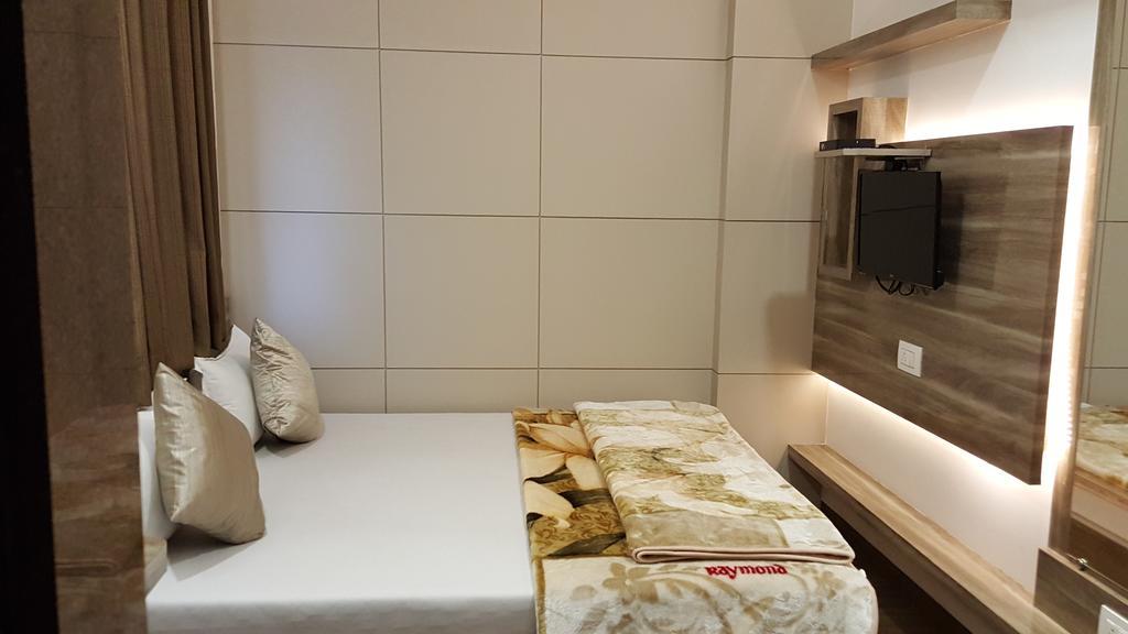 Hotel Oasis Bombay Værelse billede